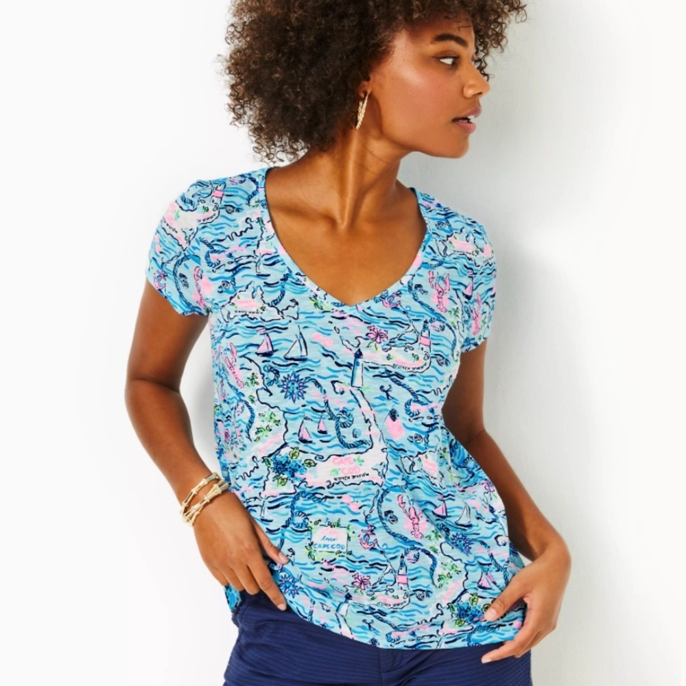 EUC Lilly Pulitzer Etta V Neck Short Sleeve Tee Lilly loves Cape Cod size Small